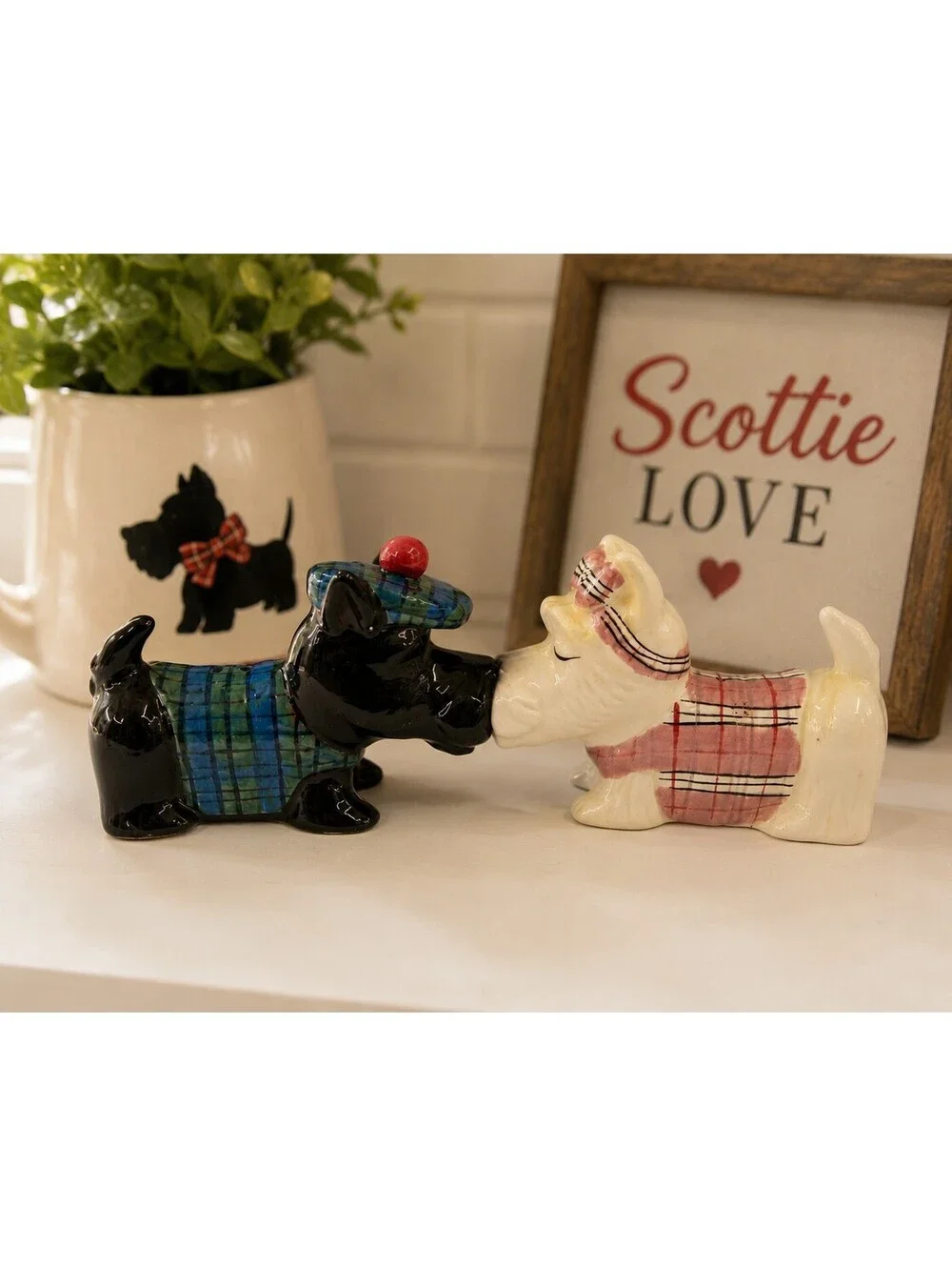Westland Scottie Dog Magnetic Kissing Salt Pepper Shakers Tartan Plaid